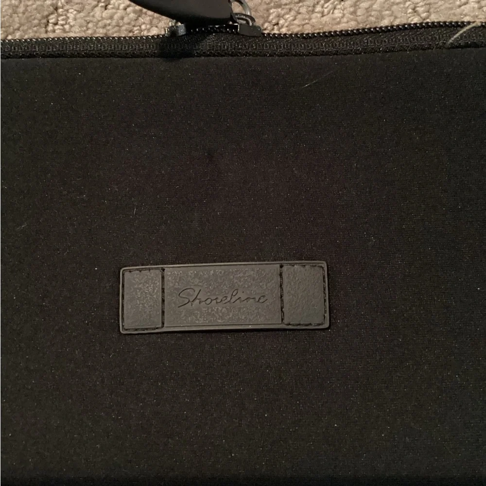 Shoreline padded laptop sleeve,zipper close,inside pocket, elastic to secure